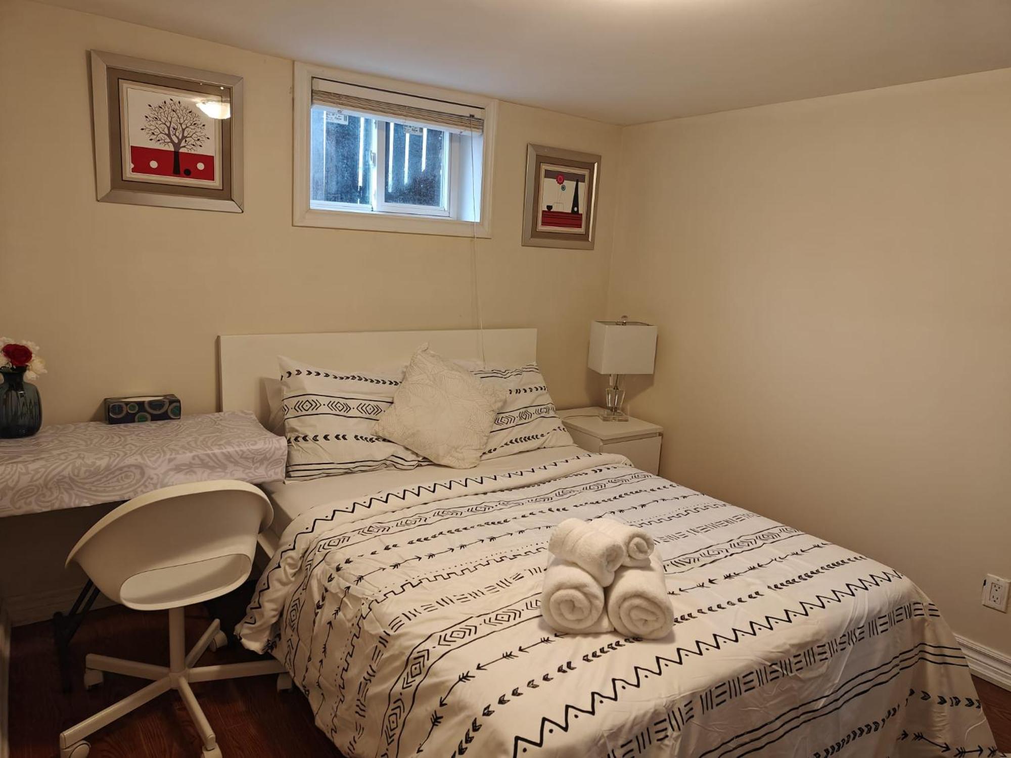 Spacious Mbr Near Kennedy Subway & Go Торонто Экстерьер фото