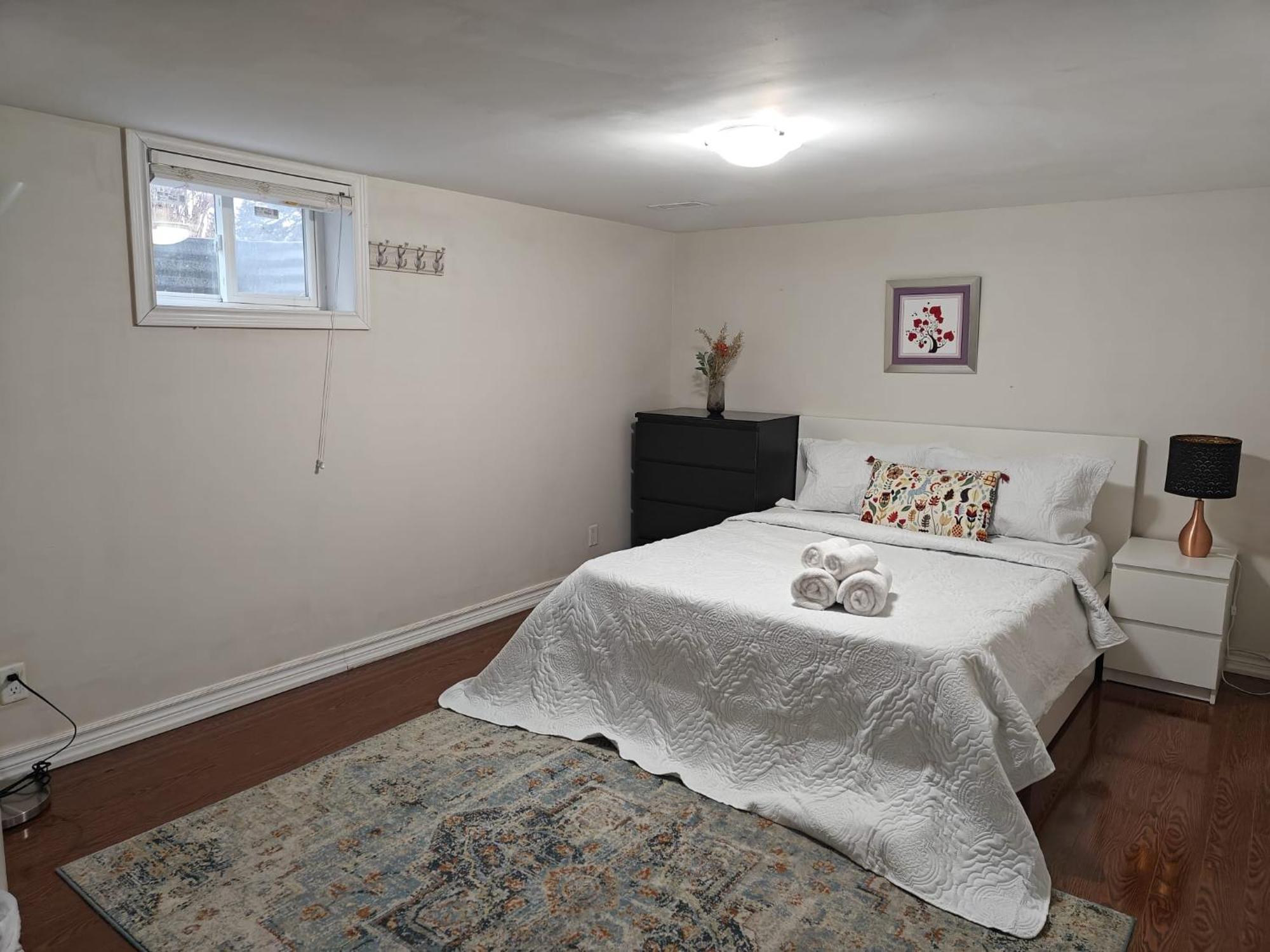Spacious Mbr Near Kennedy Subway & Go Торонто Экстерьер фото