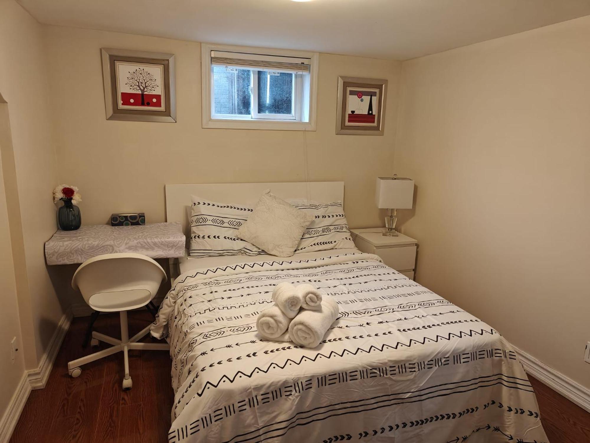 Spacious Mbr Near Kennedy Subway & Go Торонто Экстерьер фото