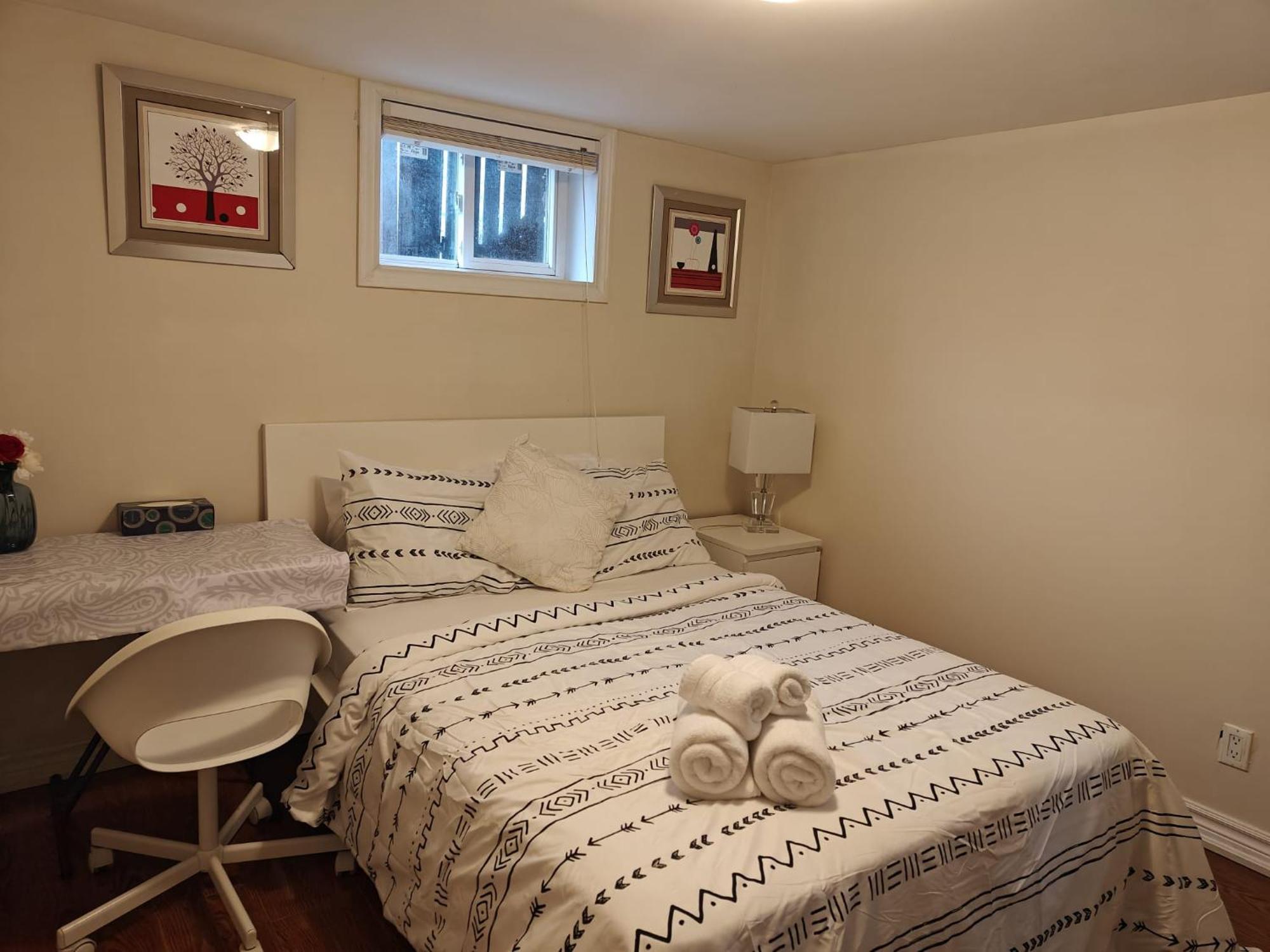 Spacious Mbr Near Kennedy Subway & Go Торонто Экстерьер фото