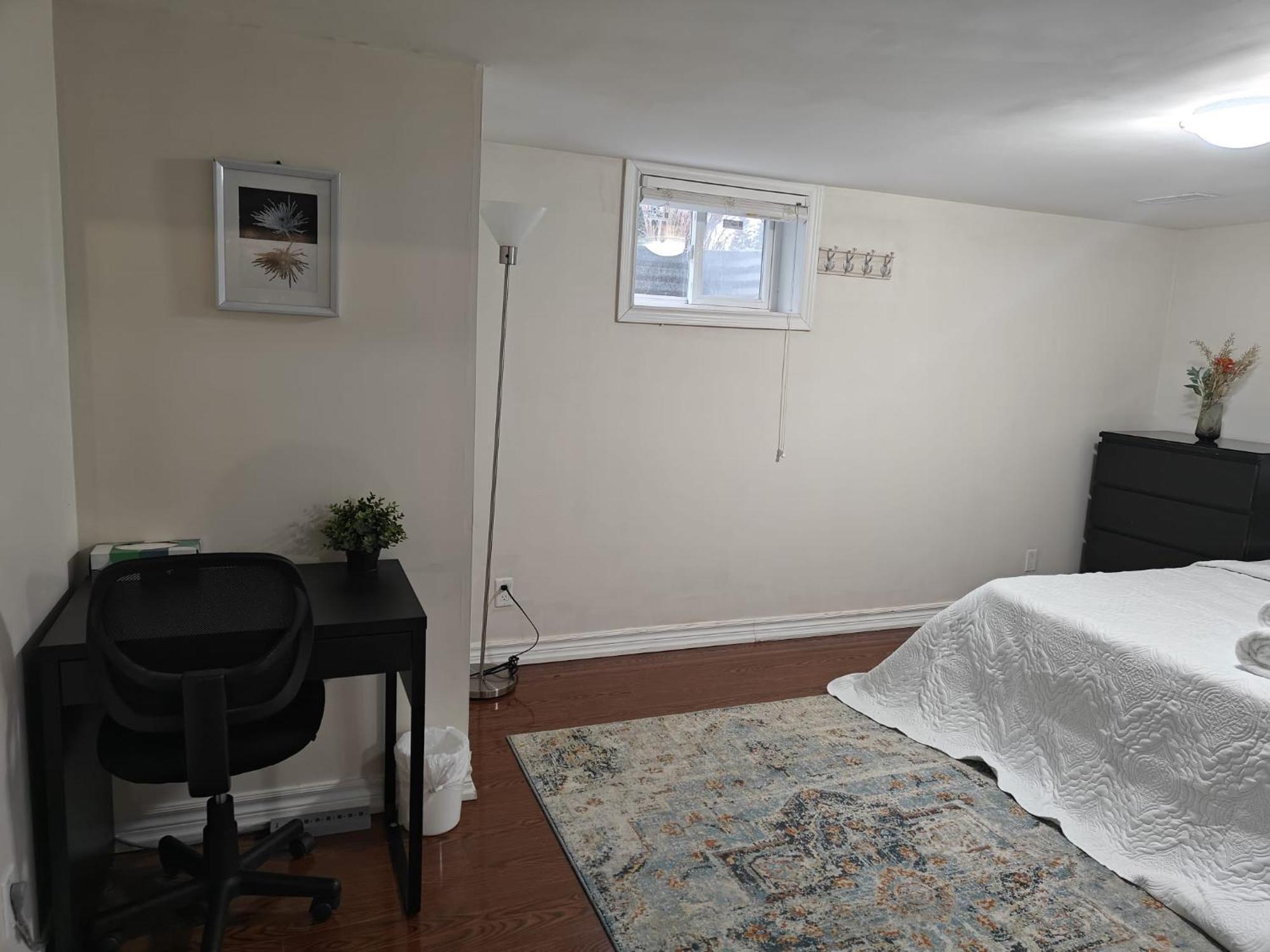 Spacious Mbr Near Kennedy Subway & Go Торонто Экстерьер фото