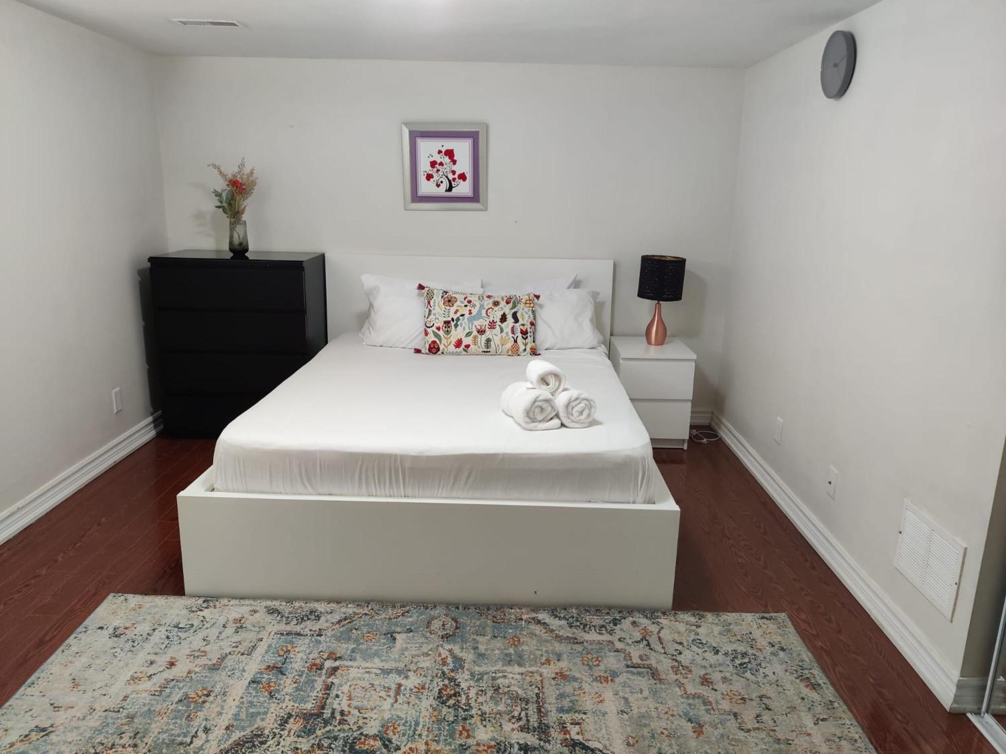 Spacious Mbr Near Kennedy Subway & Go Торонто Экстерьер фото