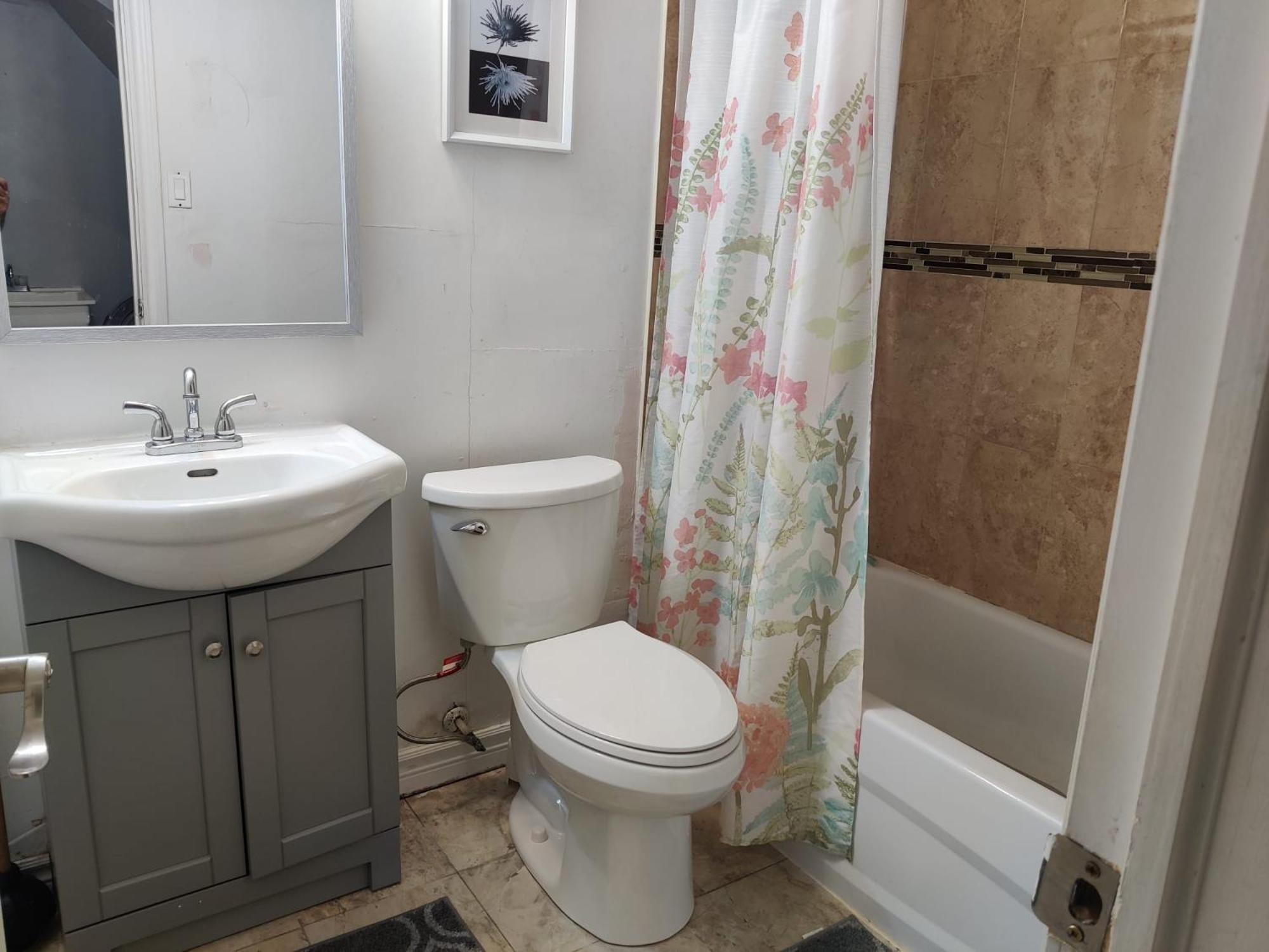 Spacious Mbr Near Kennedy Subway & Go Торонто Экстерьер фото