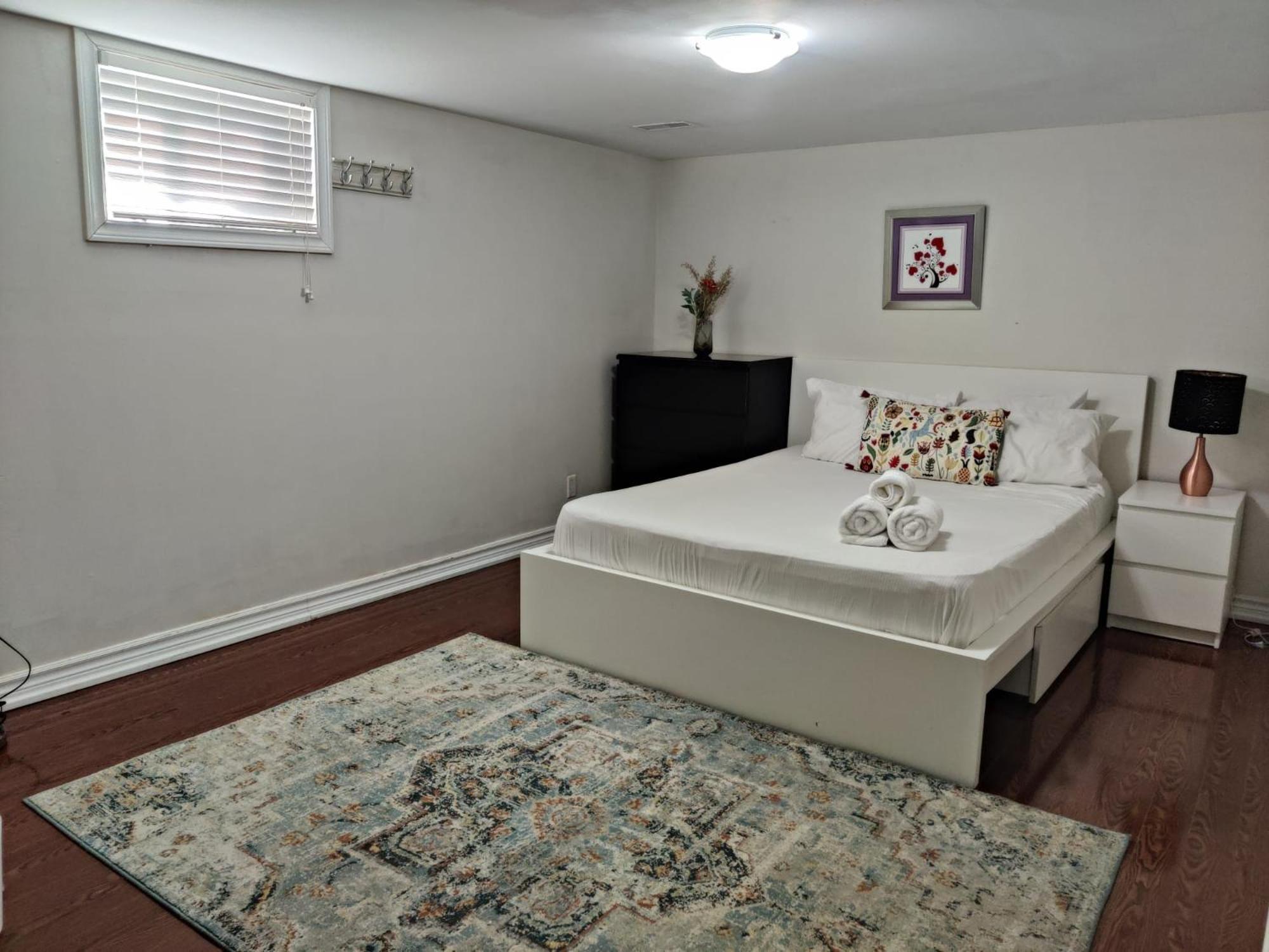 Spacious Mbr Near Kennedy Subway & Go Торонто Экстерьер фото