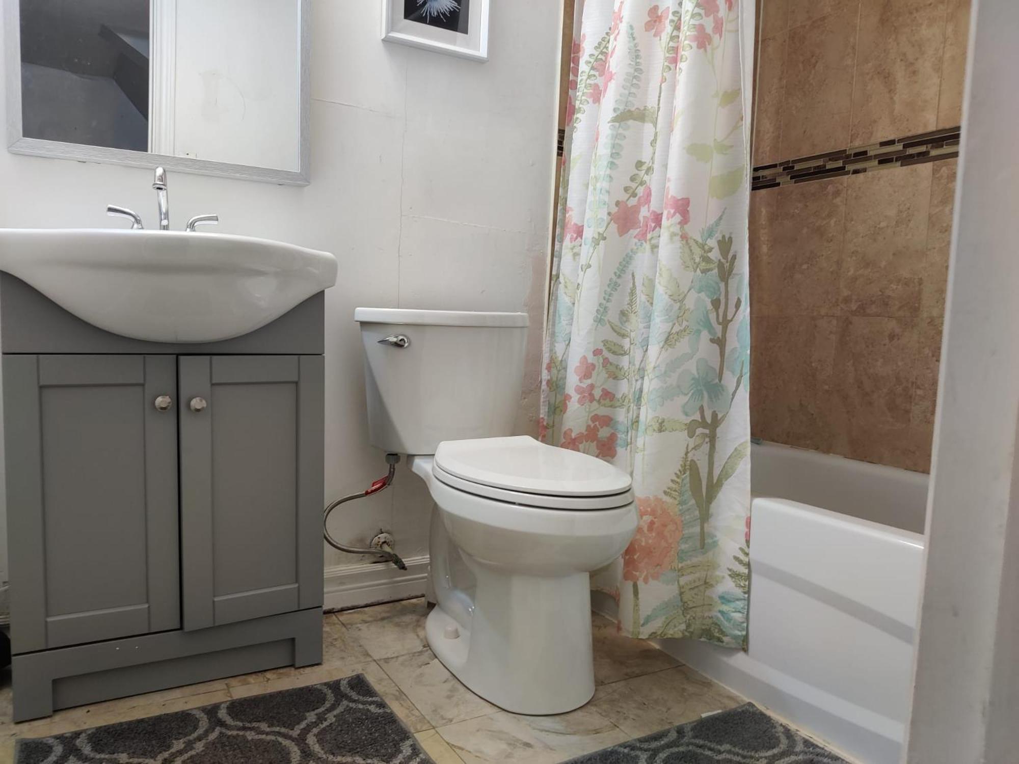 Spacious Mbr Near Kennedy Subway & Go Торонто Экстерьер фото