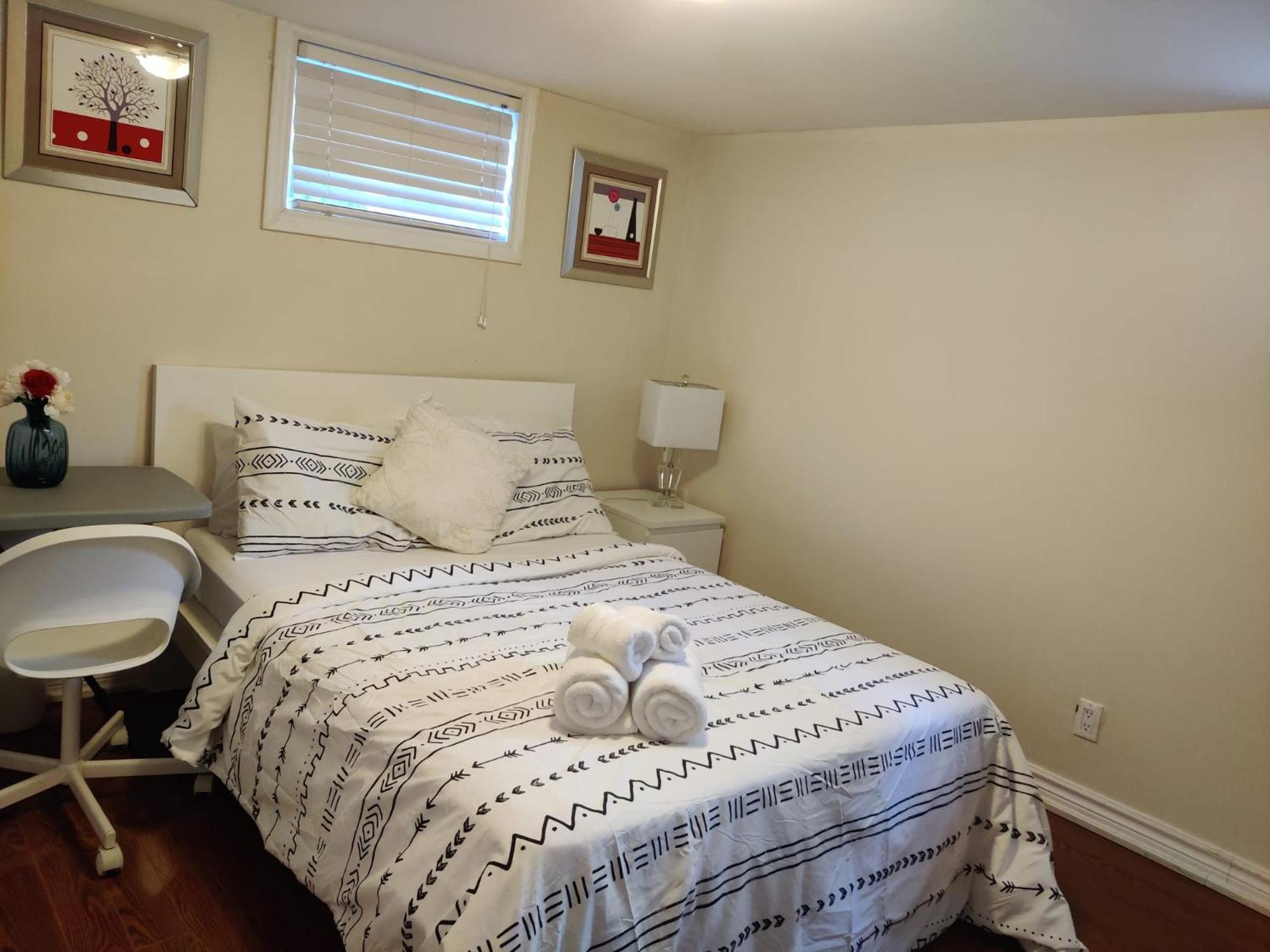 Spacious Mbr Near Kennedy Subway & Go Торонто Экстерьер фото