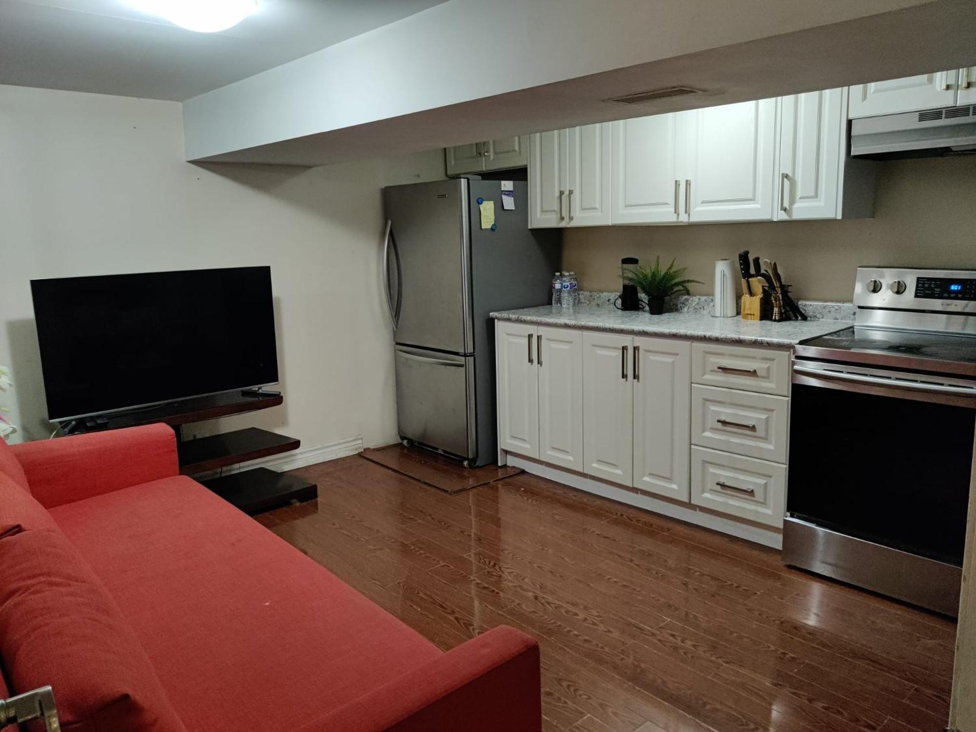 Spacious Mbr Near Kennedy Subway & Go Торонто Экстерьер фото