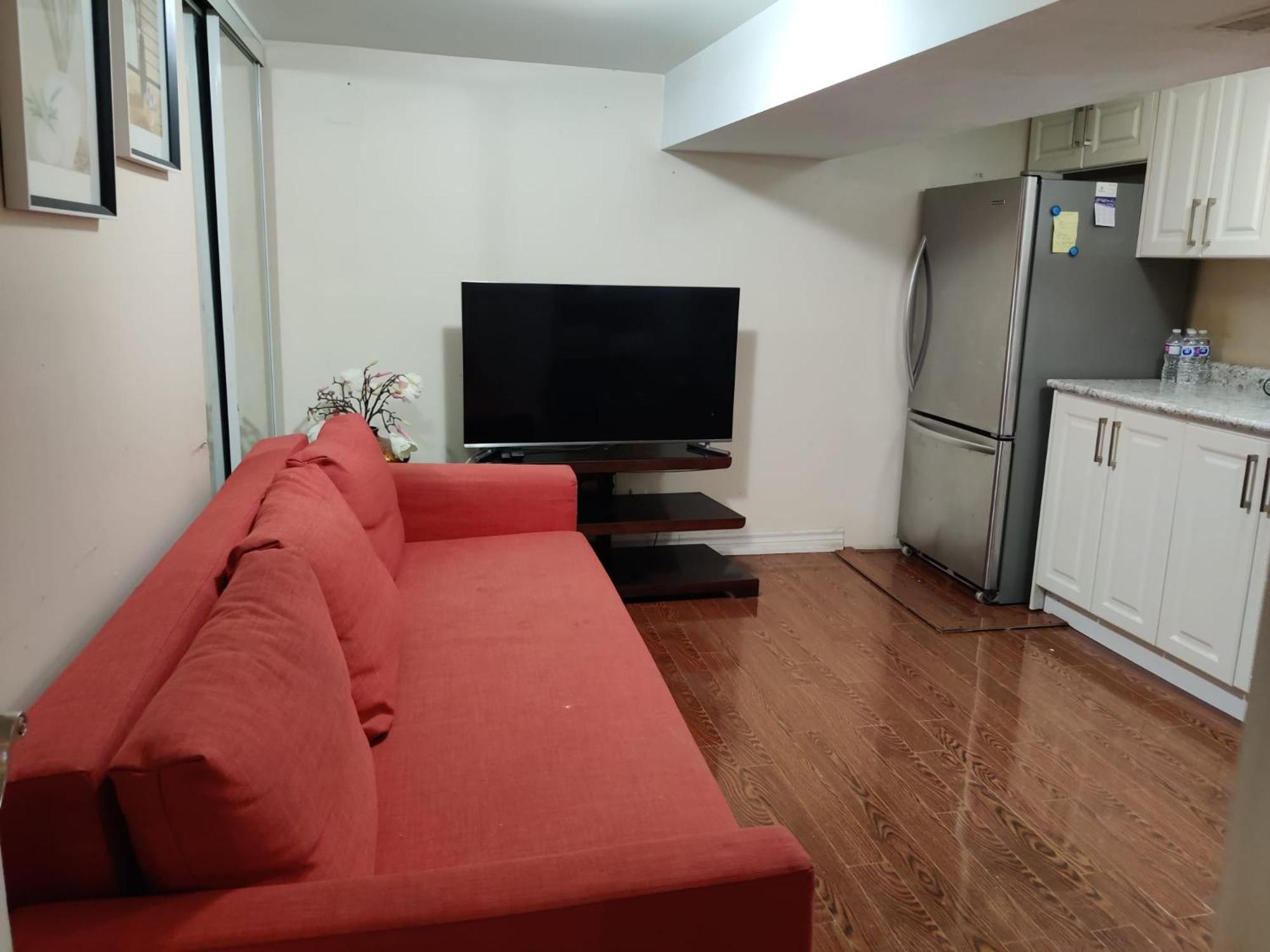 Spacious Mbr Near Kennedy Subway & Go Торонто Экстерьер фото