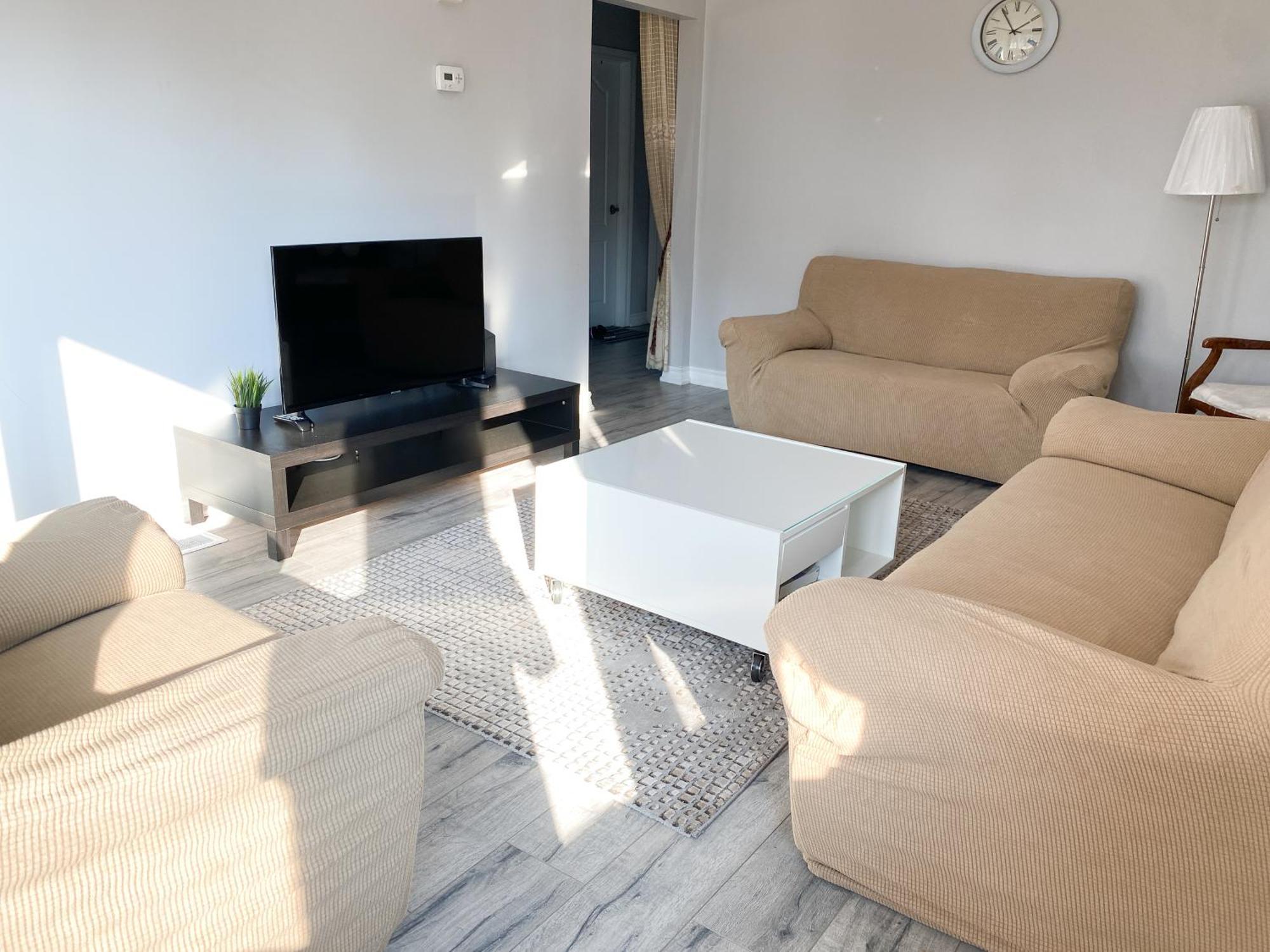 Spacious Mbr Near Kennedy Subway & Go Торонто Экстерьер фото