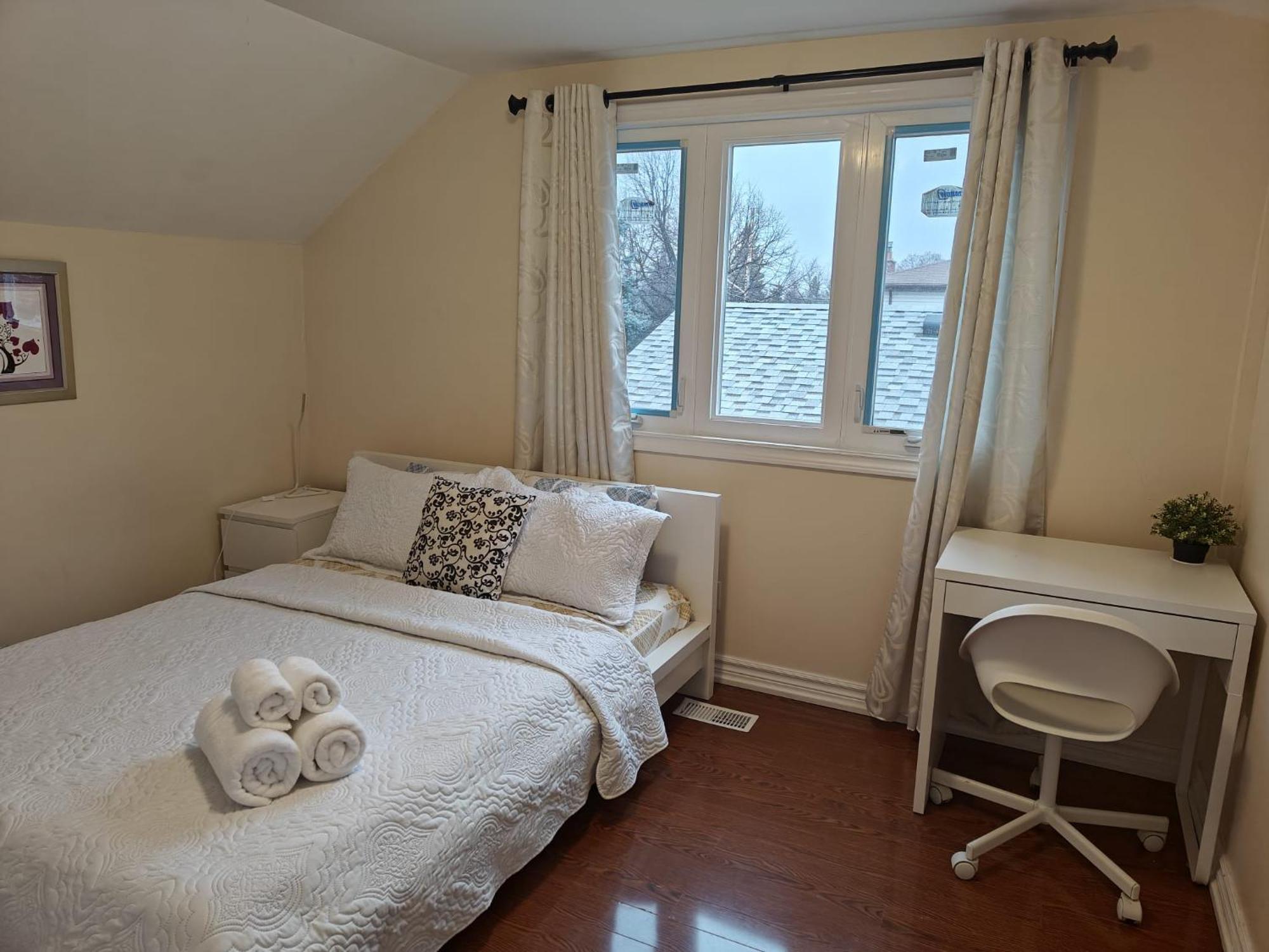 Spacious Mbr Near Kennedy Subway & Go Торонто Экстерьер фото
