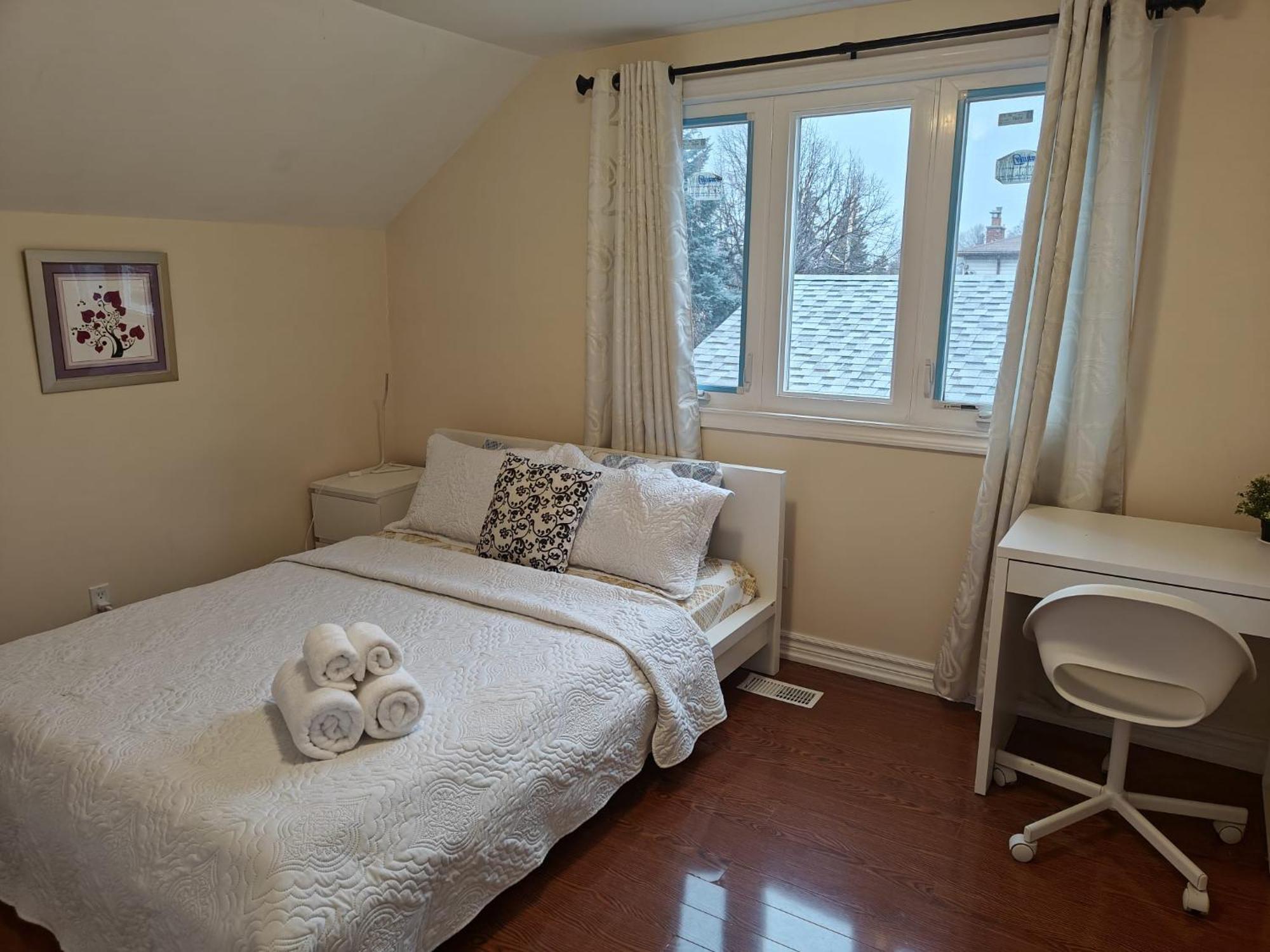 Spacious Mbr Near Kennedy Subway & Go Торонто Экстерьер фото