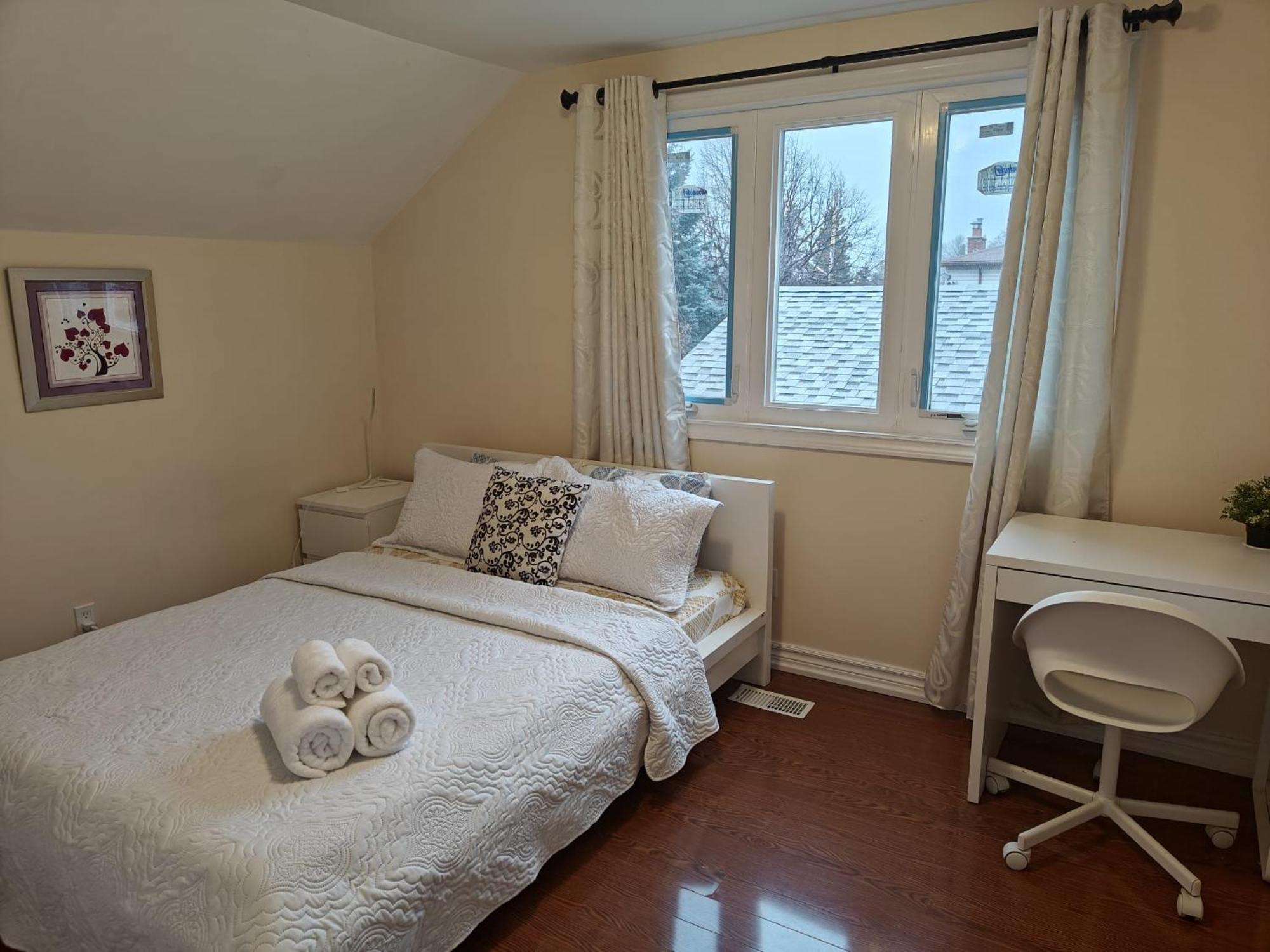 Spacious Mbr Near Kennedy Subway & Go Торонто Экстерьер фото
