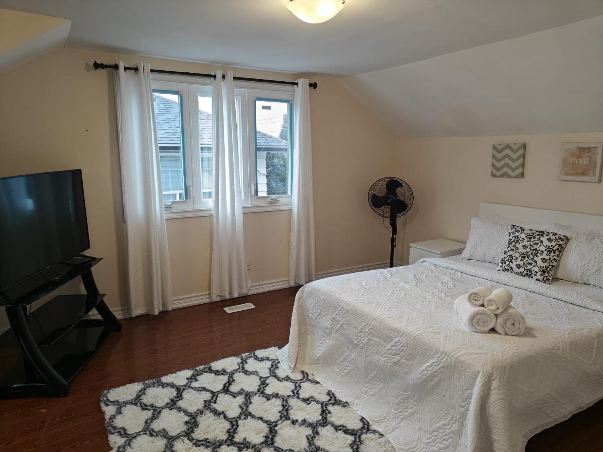 Spacious Mbr Near Kennedy Subway & Go Торонто Экстерьер фото