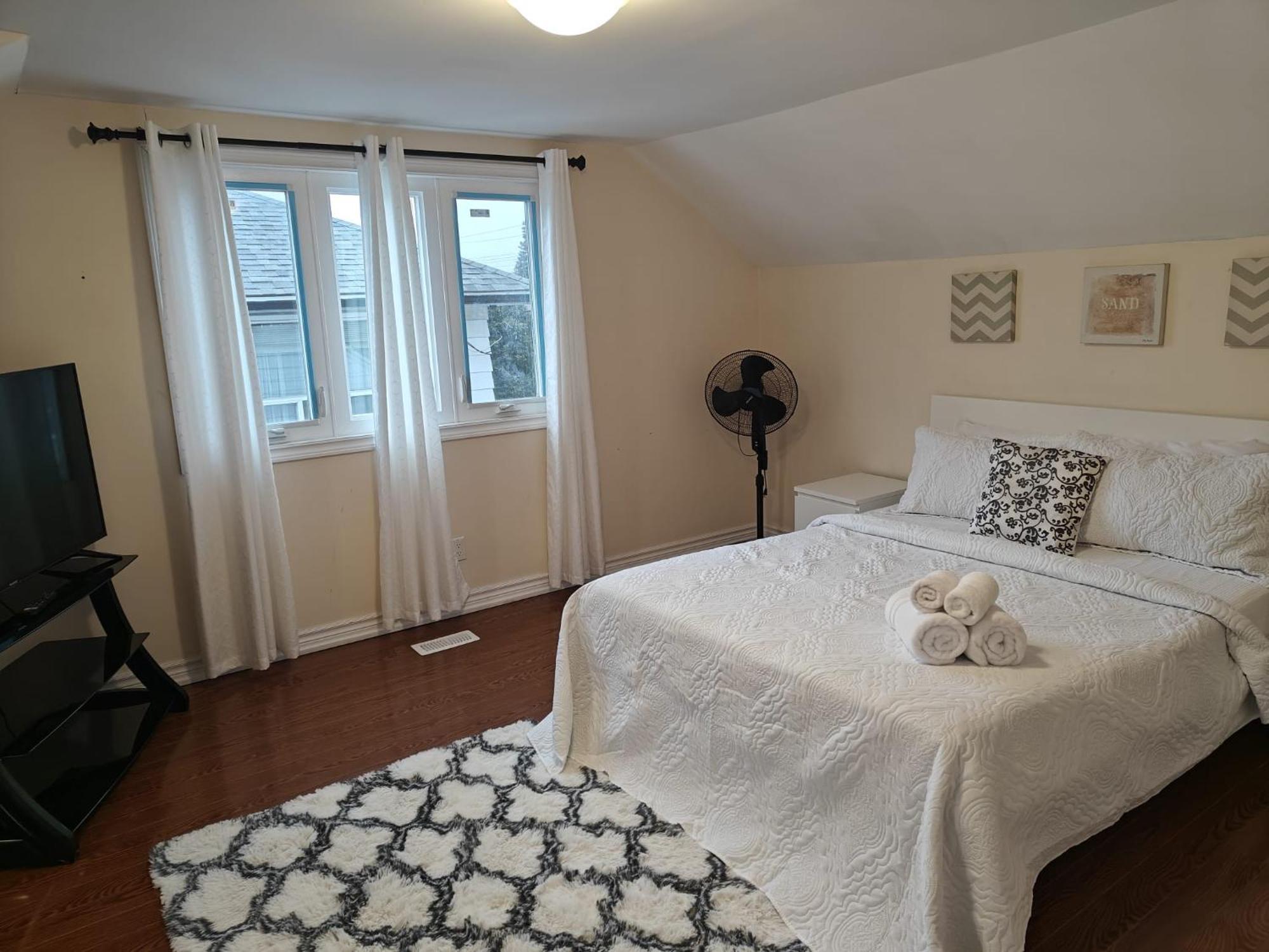 Spacious Mbr Near Kennedy Subway & Go Торонто Экстерьер фото