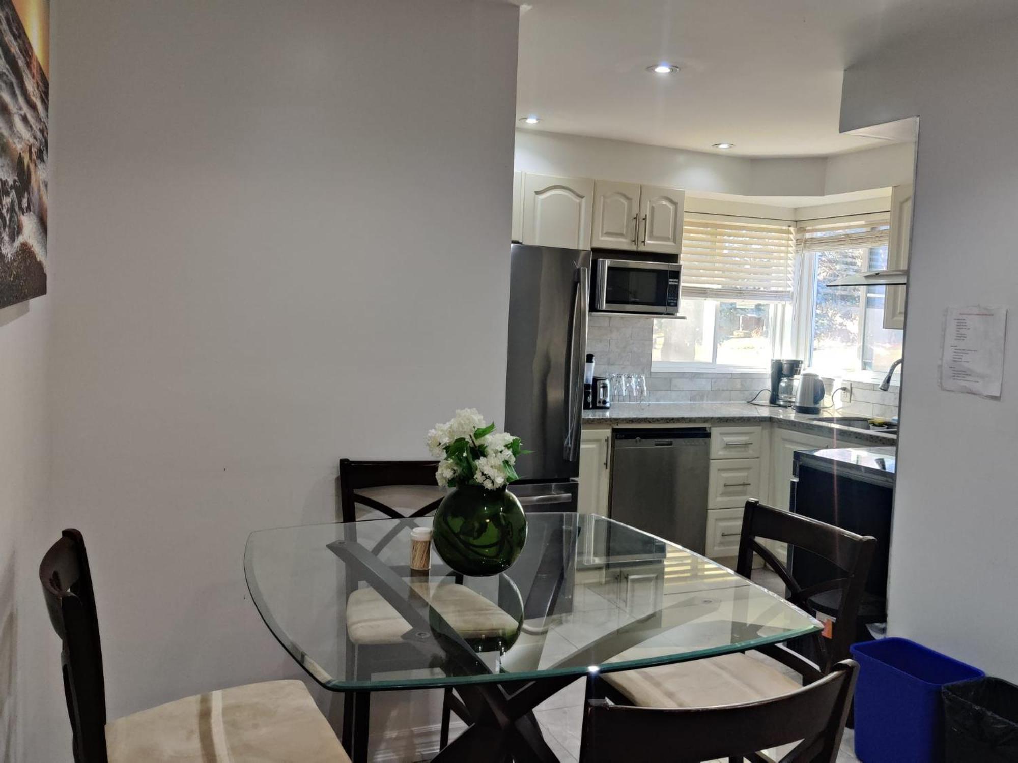 Spacious Mbr Near Kennedy Subway & Go Торонто Экстерьер фото