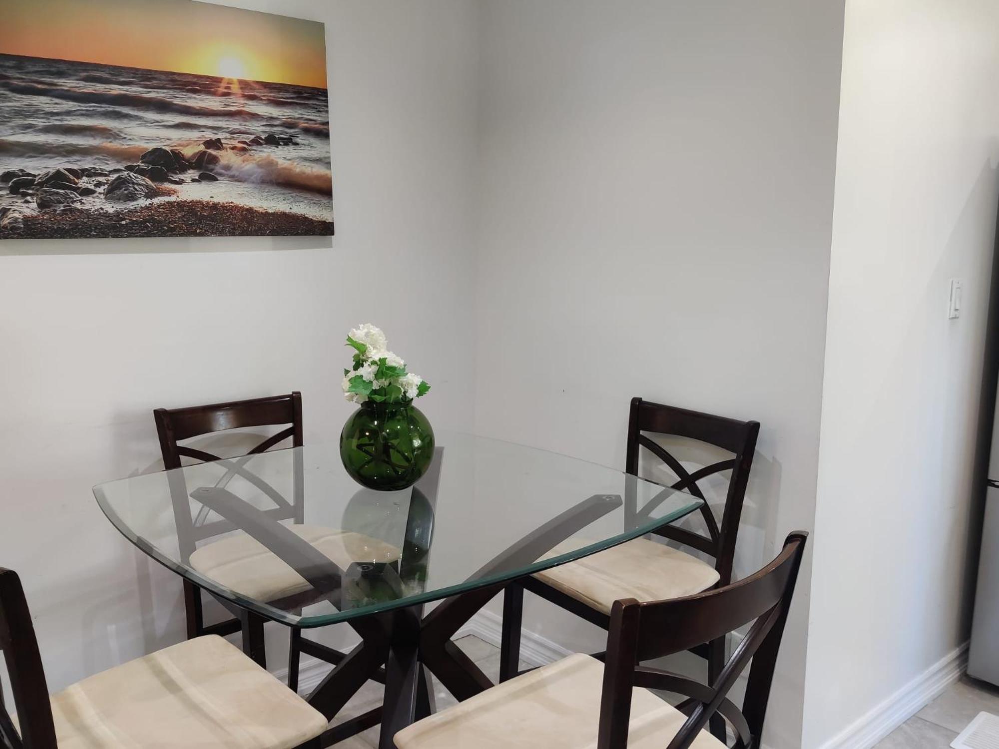 Spacious Mbr Near Kennedy Subway & Go Торонто Экстерьер фото