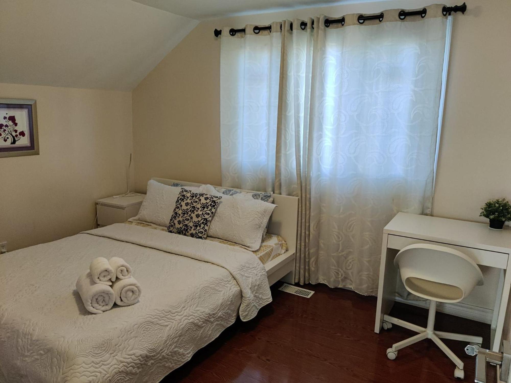 Spacious Mbr Near Kennedy Subway & Go Торонто Экстерьер фото