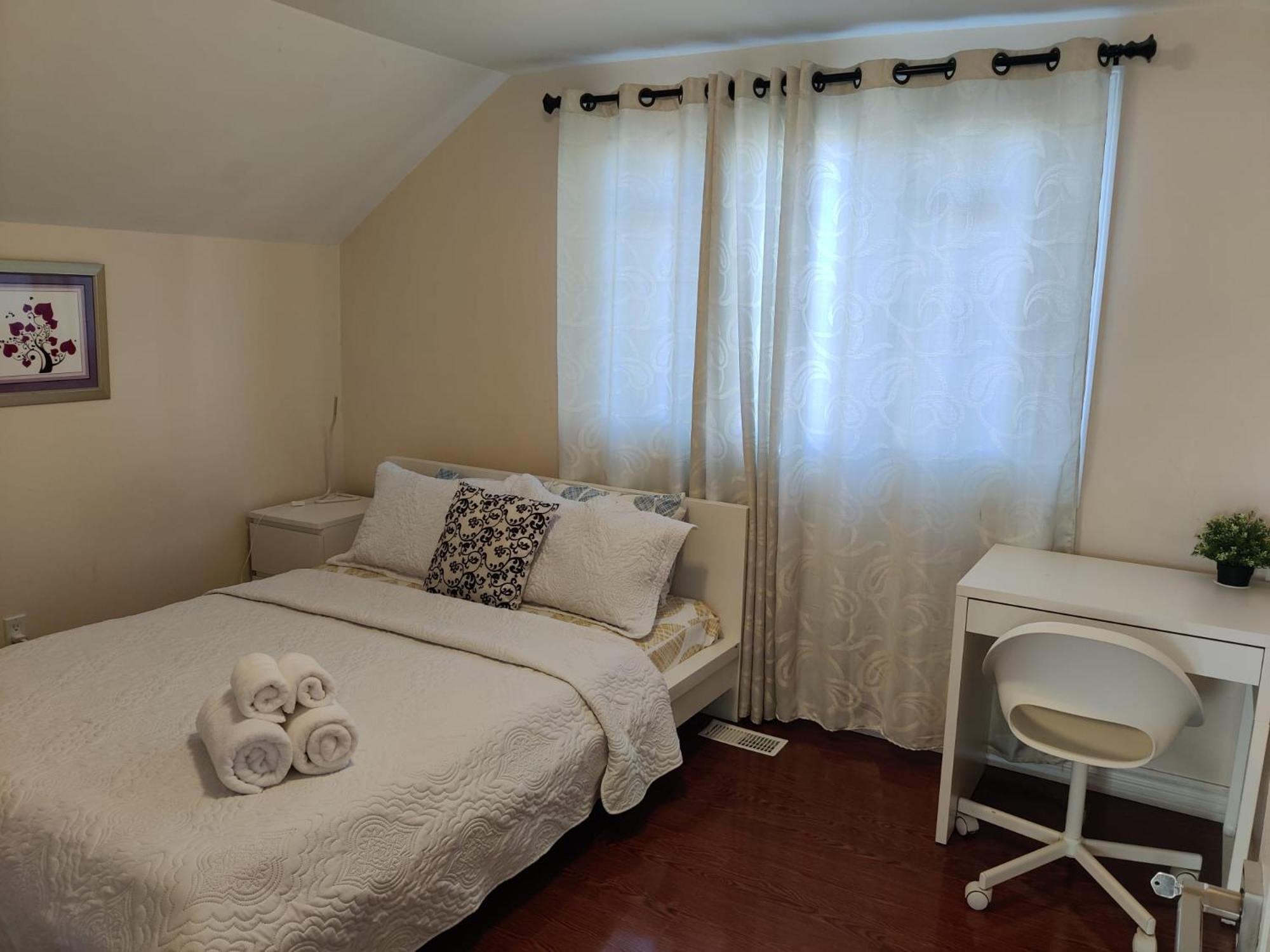 Spacious Mbr Near Kennedy Subway & Go Торонто Экстерьер фото