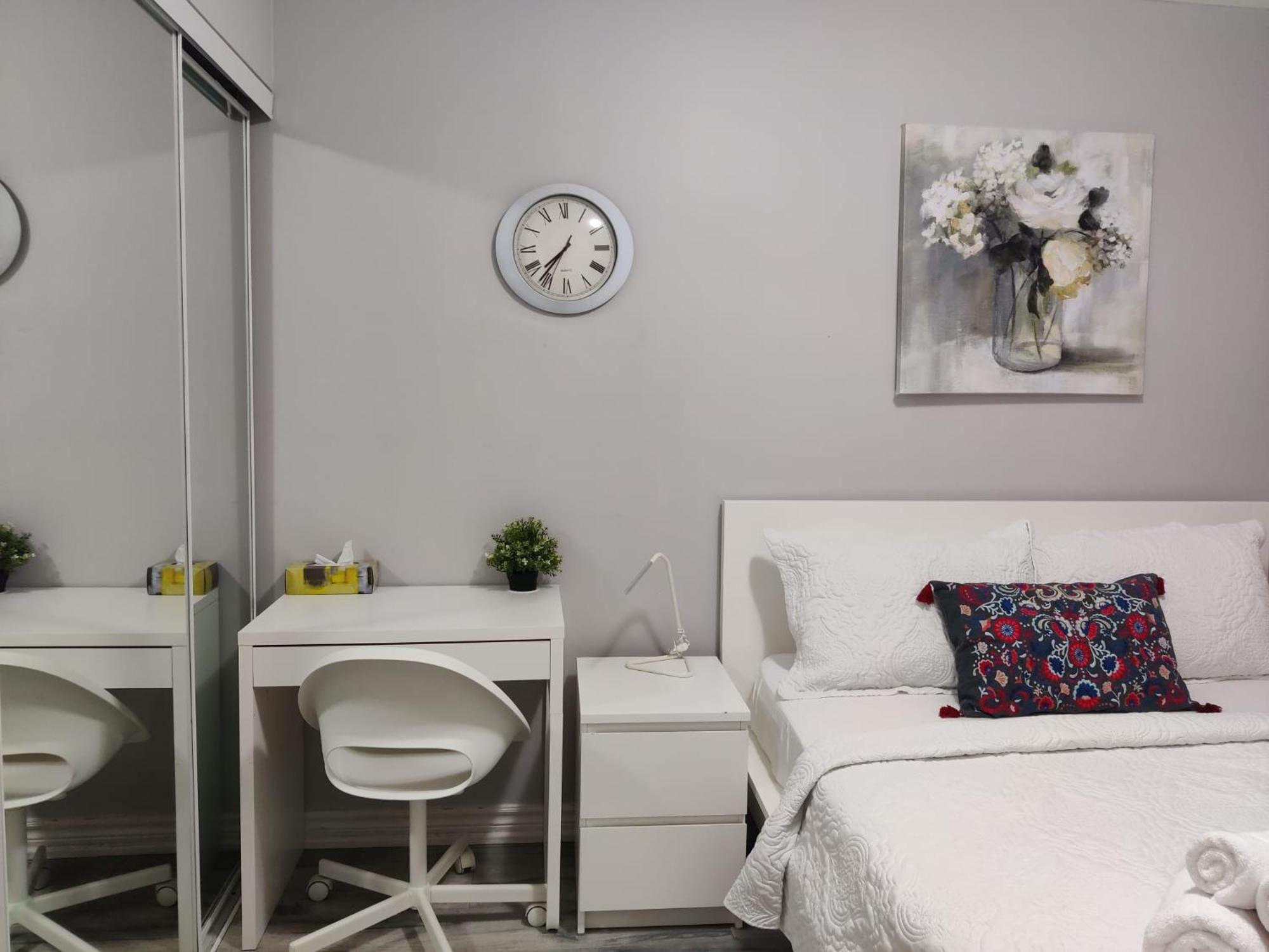 Spacious Mbr Near Kennedy Subway & Go Торонто Экстерьер фото