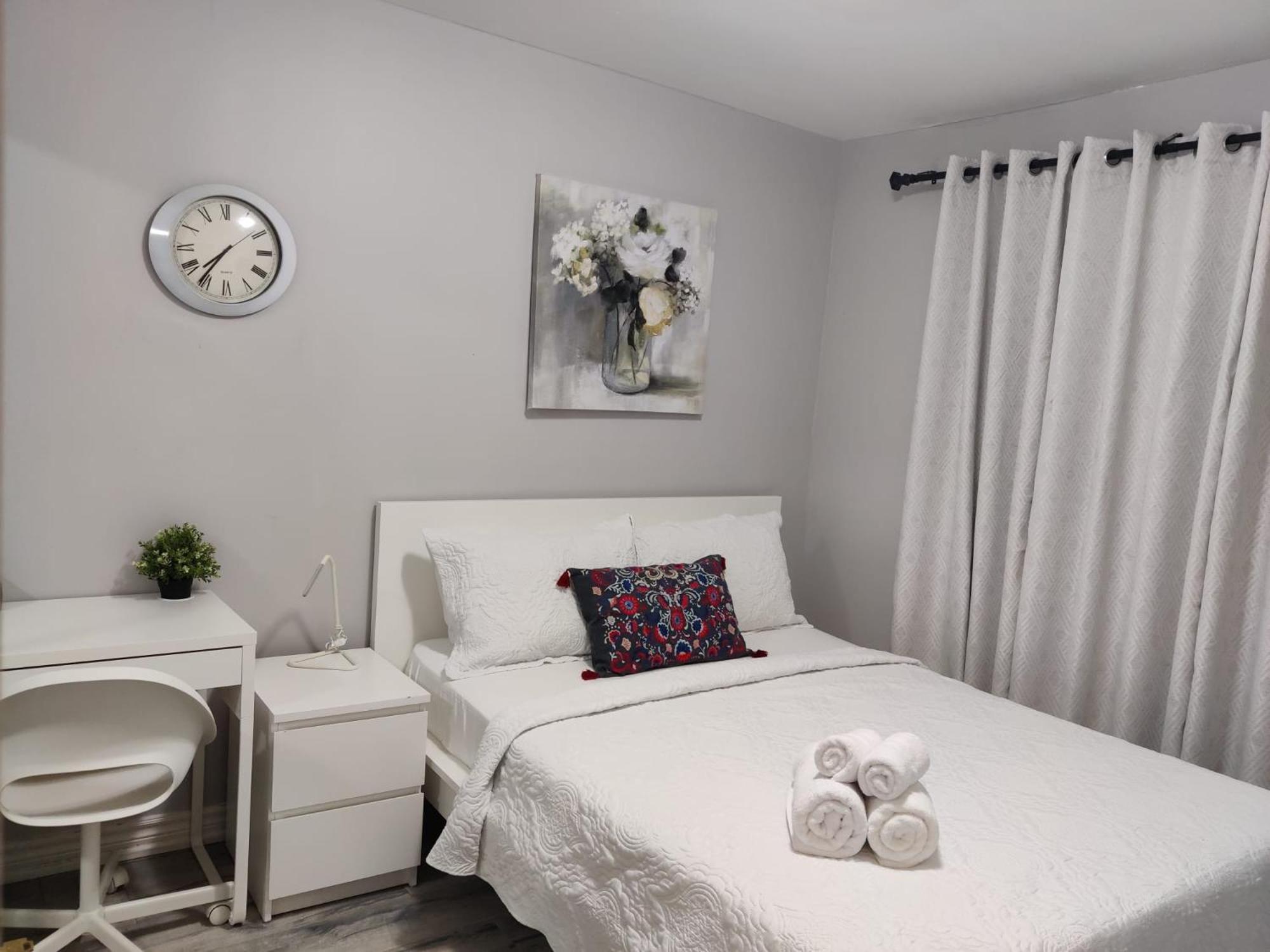 Spacious Mbr Near Kennedy Subway & Go Торонто Экстерьер фото