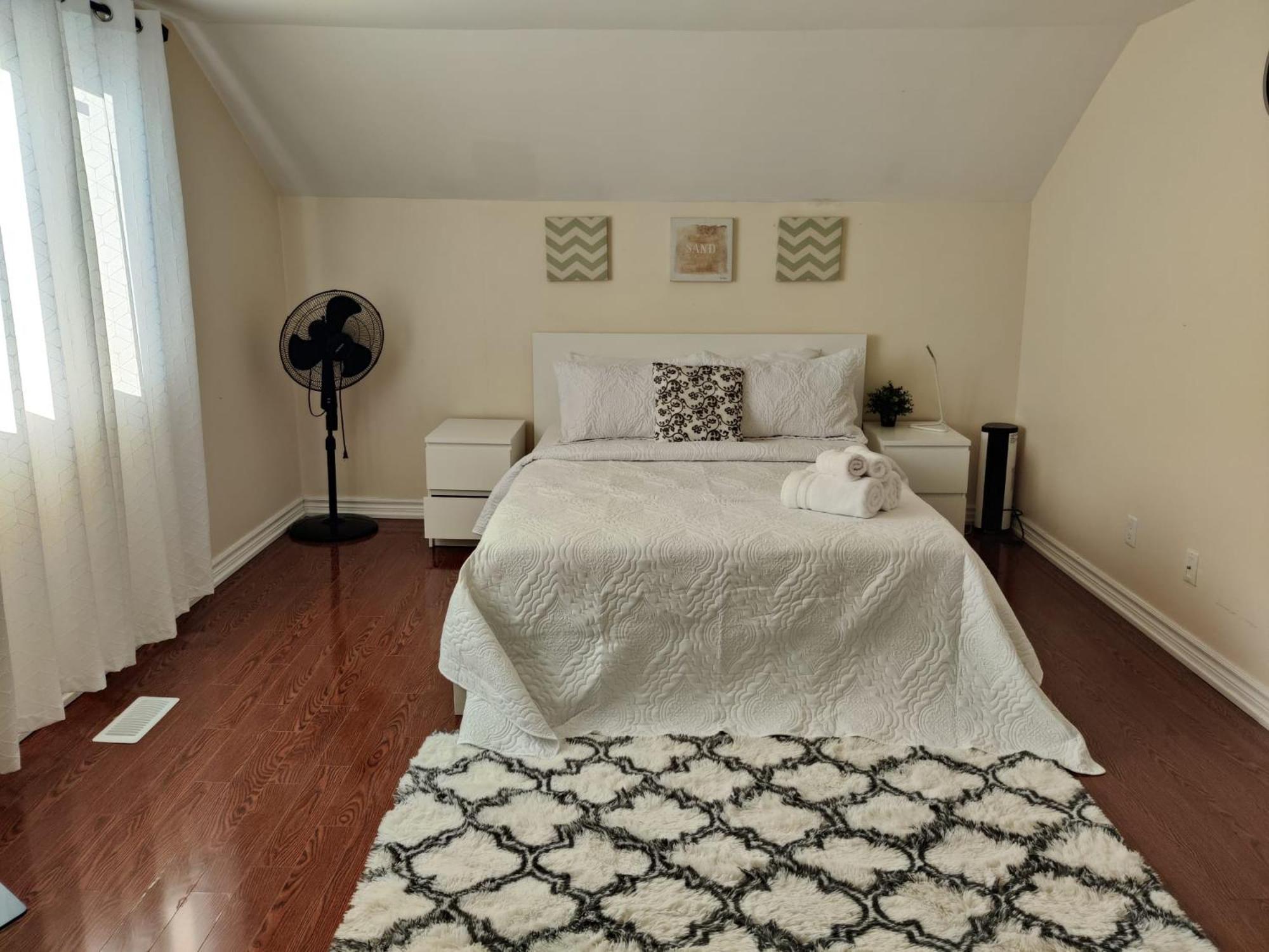 Spacious Mbr Near Kennedy Subway & Go Торонто Экстерьер фото